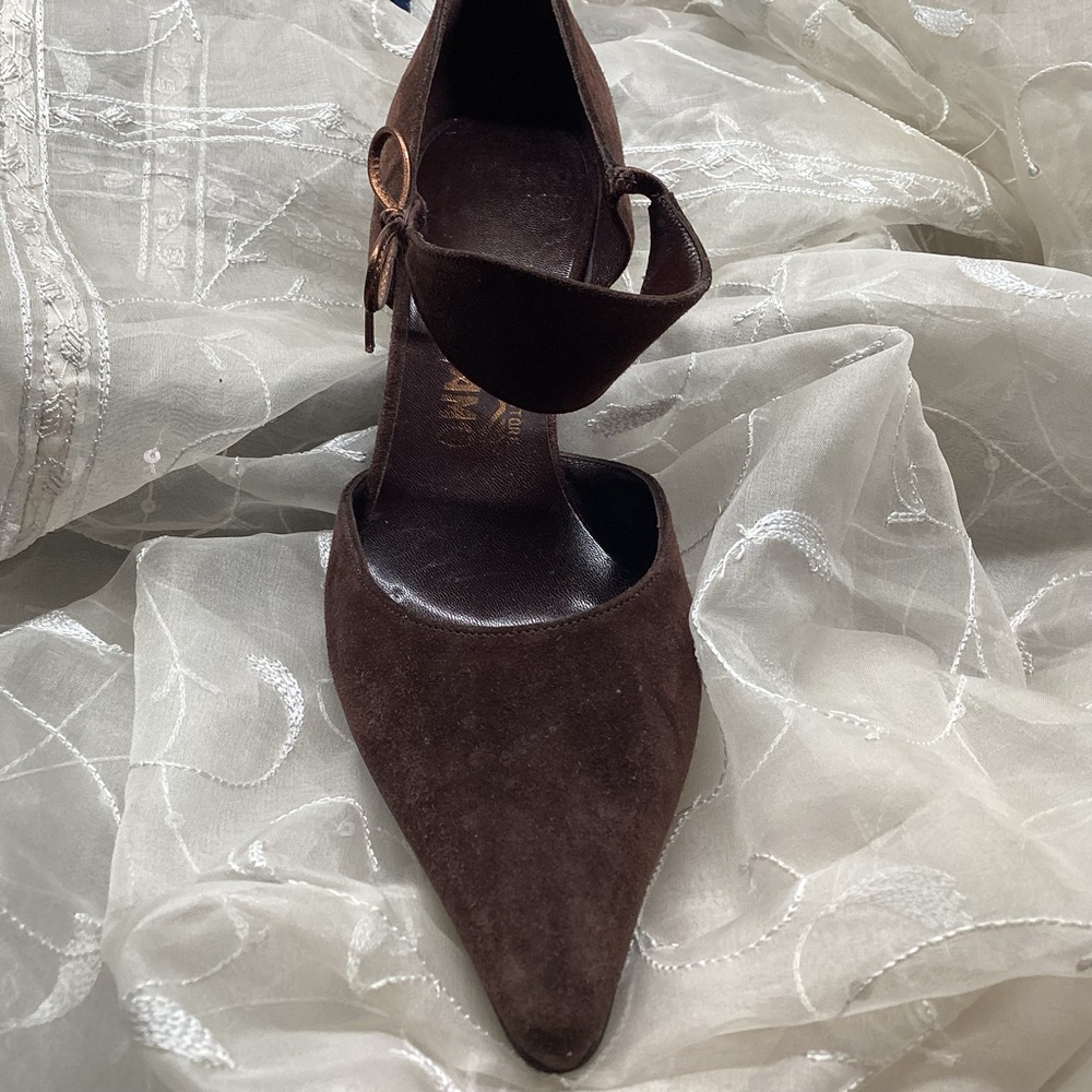 Salvador Ferragamo Heels. Gorgeous Brown Suede Heels. Sinfully sexy.